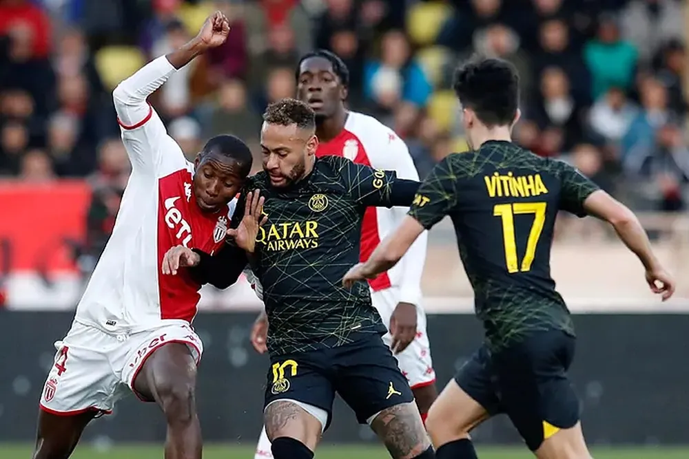 Neymar bất đồng với Vitinha Neymar bất đồng với Vitinha