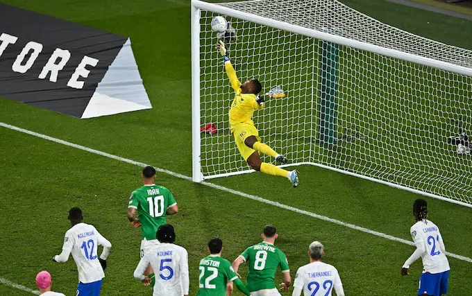 Maignan bay người cứu thua xuất thần trước CH Ireland Maignan bay người cứu thua xuất thần trước CH Ireland