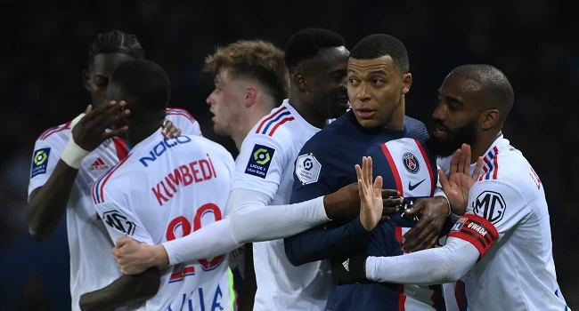 Mbappe cùng PSG bất lực trước Lyon