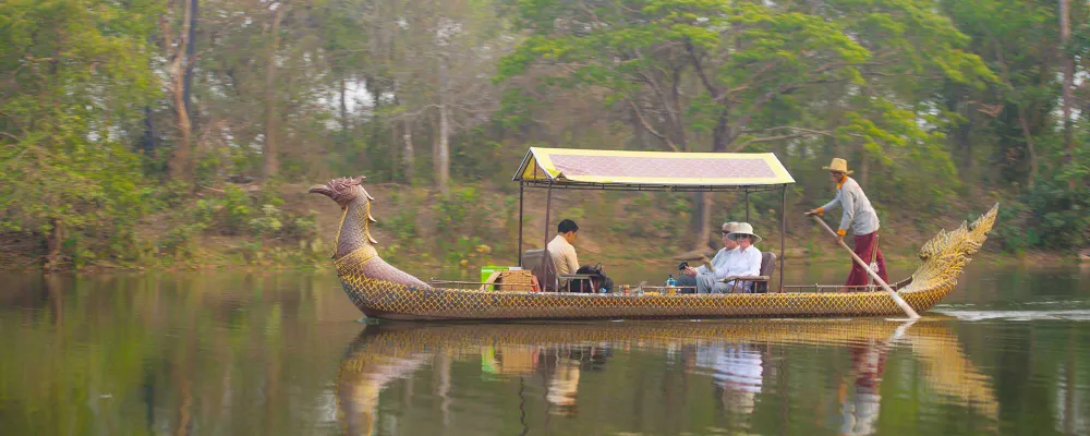 Ghe Ngo qua một tạo tác khác tại Campuchia