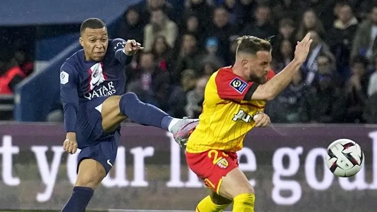 Mbappe mở tỷ số Mbappe mở tỷ số