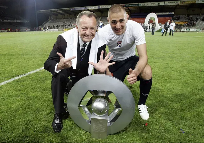 Aulas bên cạnh danh hiệu Ligue 1 gần nhất cùng Karim Benzema