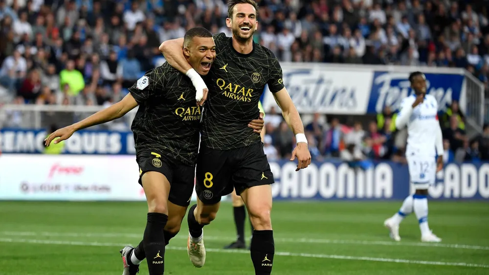 Mbappe ăn mừng cùng Fabian