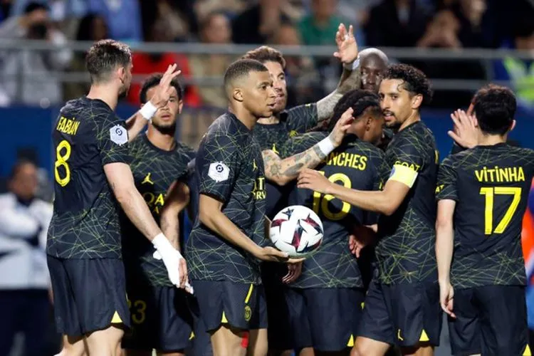 Messi không ăn mừng cùng Mbappe và toàn đội