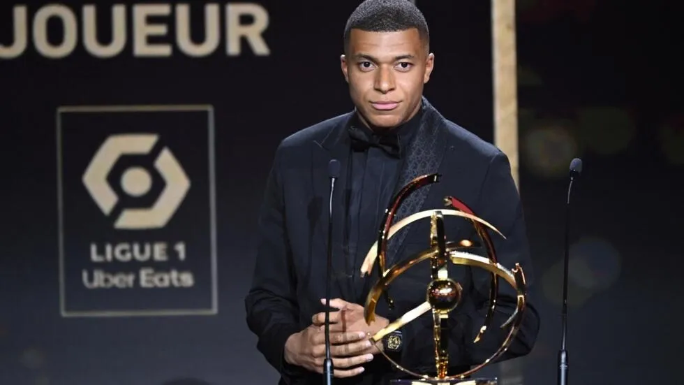 Mbappe nhận giải Cầu thủ xuất sắc nhất Ligue 1 2022/23