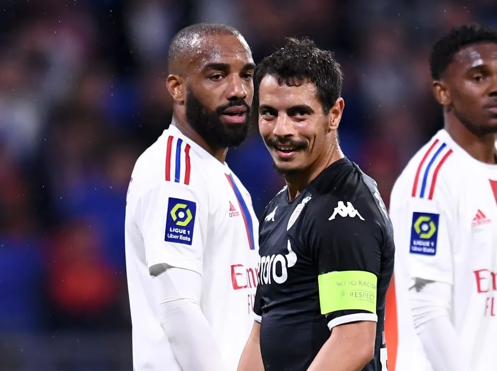 Lacazette và Ben Yedder không thể đưa đội nhà dự cúp châu Âu