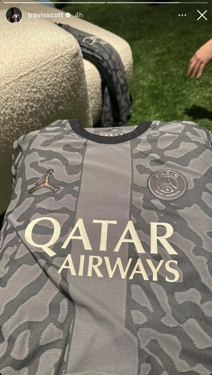 Áo đấu thứ ba của PSG sắp được trình làng