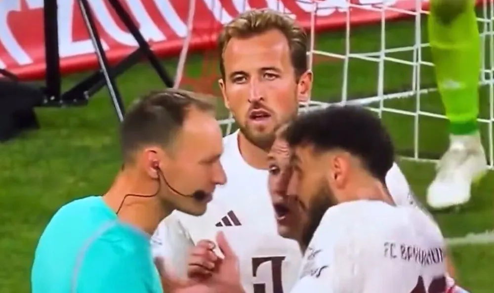 Tình huống Kane "cạn lời" trước trọng tài