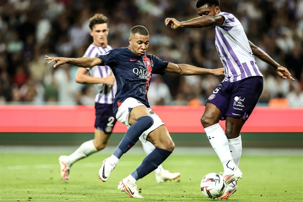 PSG lại gây thất vọng dù Mbappe trở lại