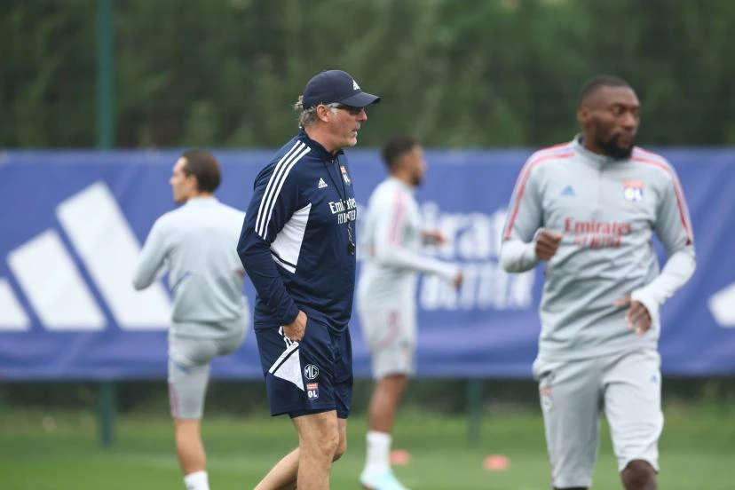 HLV Laurent Blanc sắp bị Lyon sa thải?