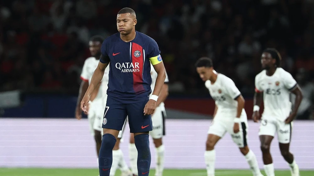 Mbappe lập cú đúp, PSG vẫn trắng tay trước Nice