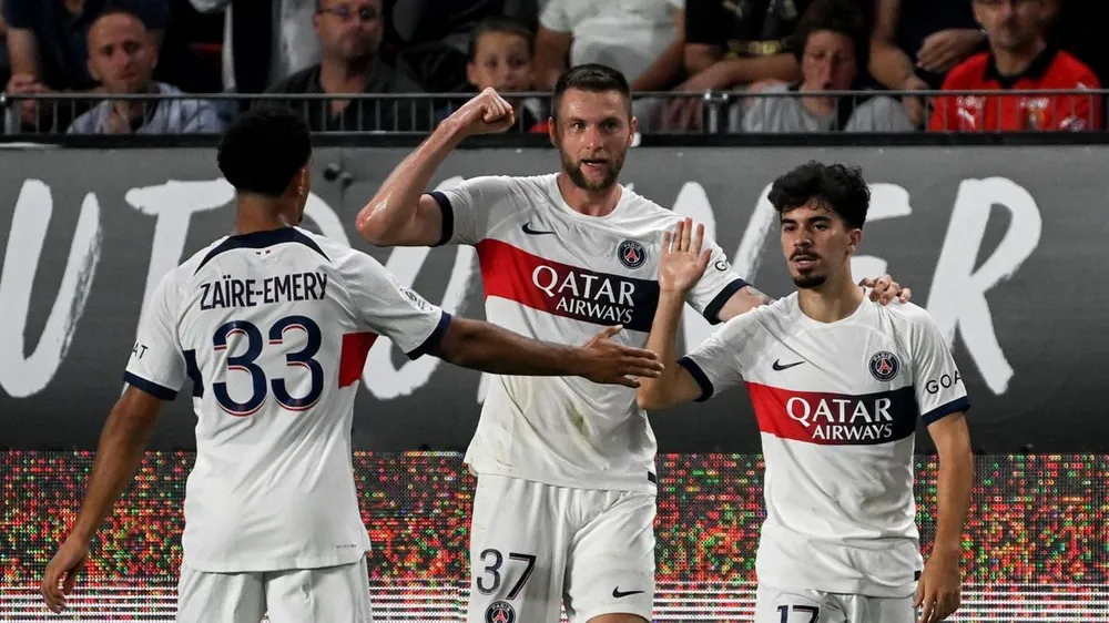 Vitinha ăn mừng sau khi ghi bàn tuyệt đẹp