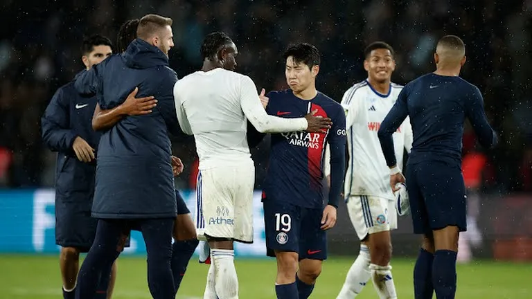 Lee Kang-in mờ nhạt Lee Kang-in mờ nhạt