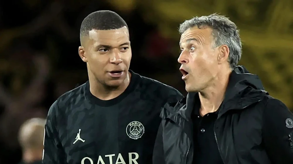 Luis Enrique nổi giận với Mbappe và các đồng đội