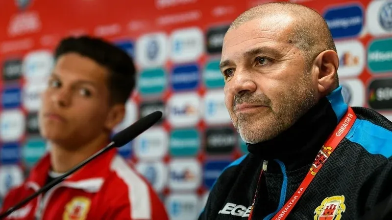 Cầu thủ Gibraltar bị chính ông thầy nhục mạ?