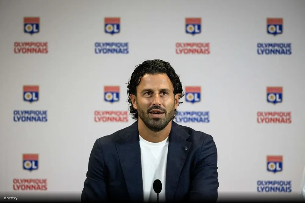 Lyon đã sa thải HLV Grosso