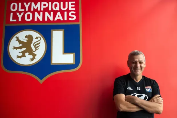 Lyon nhắm đến &quot;người cũ&quot; Bruno Genesio