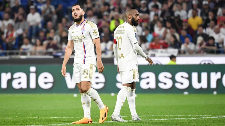 Rayan Cherki và Alex Lacazette có thể sắp rời Lyon