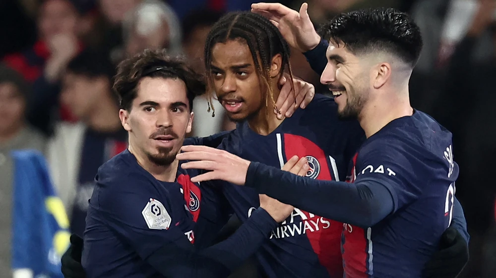 "Nỗi thất vọng" tỏa sáng, PSG chật vật thắng Nantes