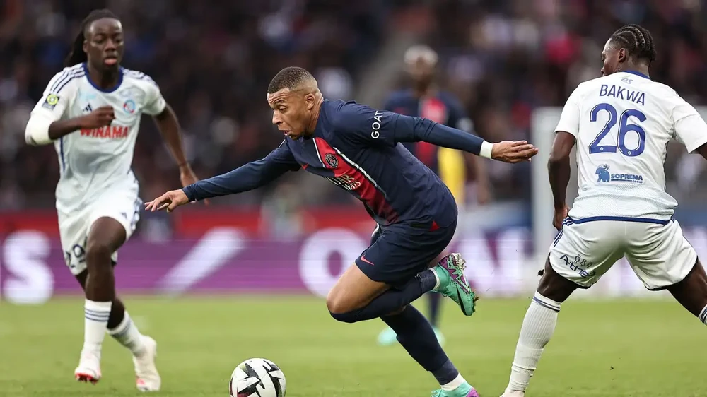 Mbappe cùng PSG hướng đến chiến thắng trên sân Strasbourg