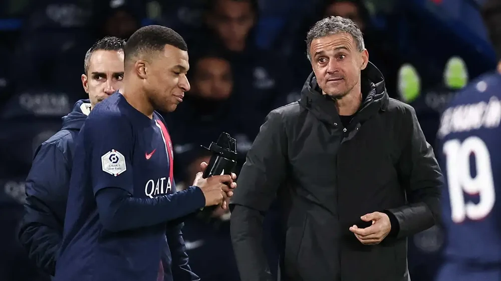 HLV Luis Enrique: "Hãy quen với việc Mbappe ngồi dự bị!"