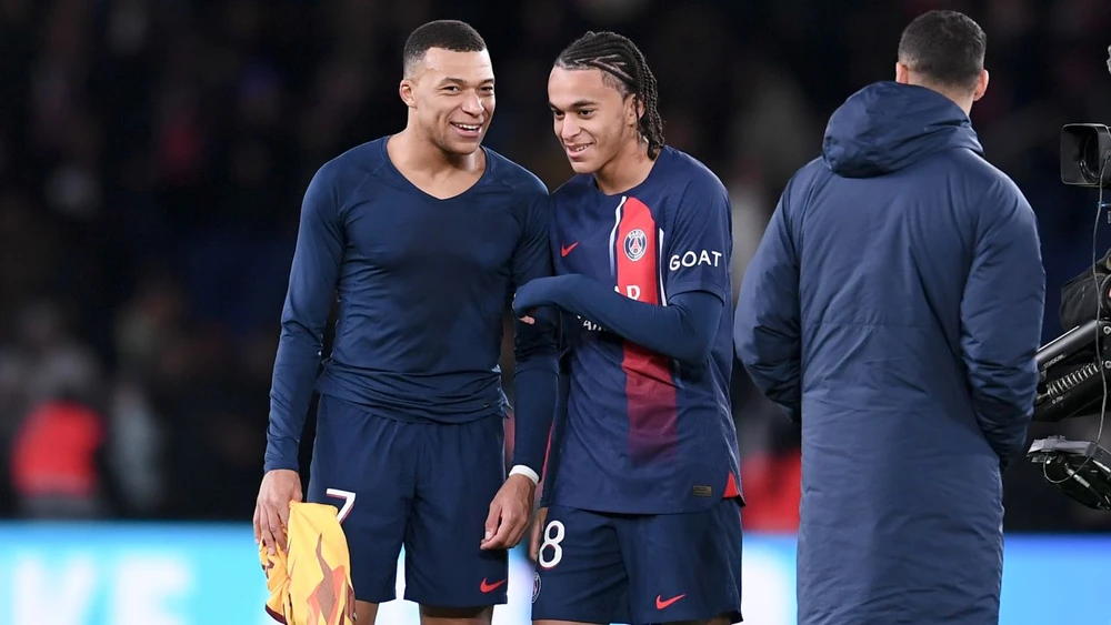 Anh em nhà Mbappe đều sẽ rời PSG?