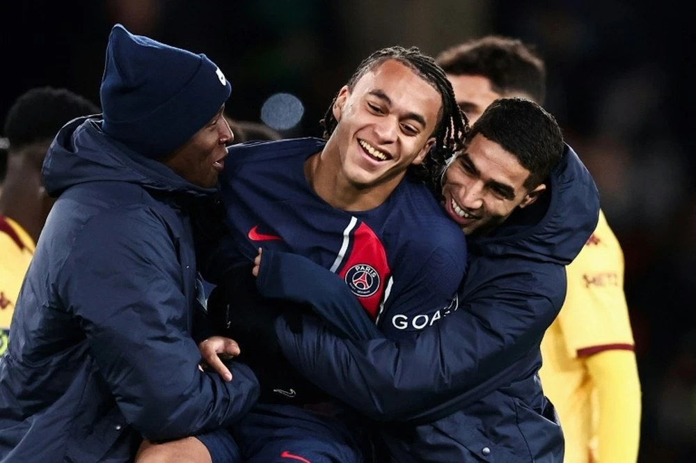 Ethan Mbappe nối gót anh trai rời PSG