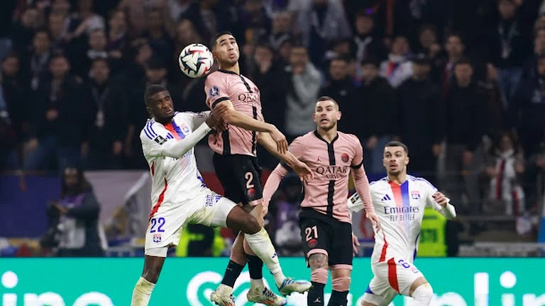 Hakimi lập cú đúp vào lưới Lyon trong chiến thắng 3-2 của PSG