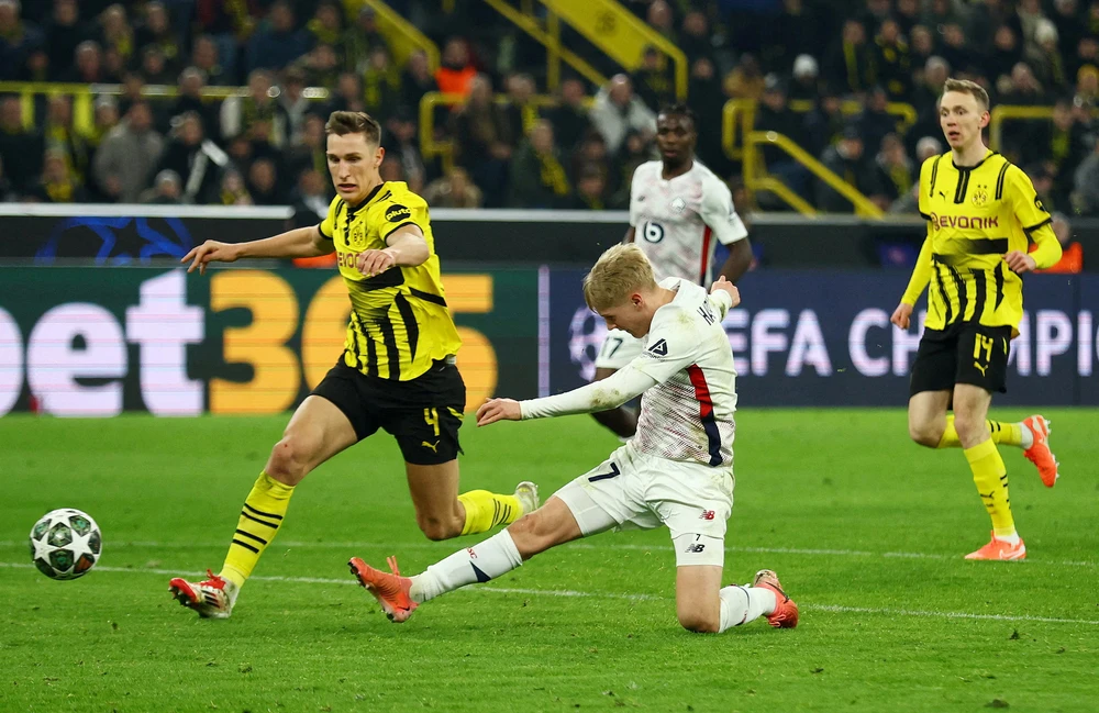 Hakon Arnar Haraldsson gỡ hòa cho Lille trước Dortmund