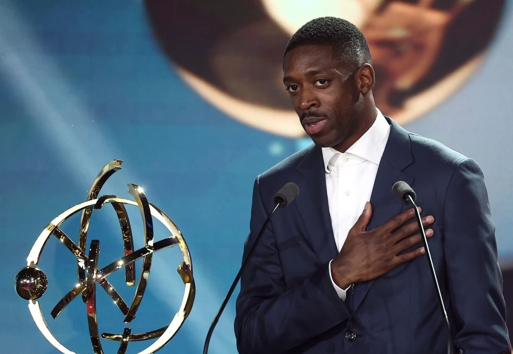 Ousmane Dembele phát biểu khi nhận giải Cầu thủ xuất sắc nhất Ligue 1 mùa bóng 2024/25. Ảnh: AFP