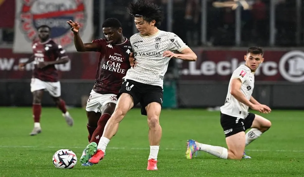 Ngôi sao Nhật Bản Keito Nakamura đã cùng Reims bất phân thắng bại trước Metz ở lượt đi play-off lên/xuống hạng Ligue 1 diễn ra đêm qua. Ảnh: AFP 1747863465-e9bfbc4e88d706347f5a-3530.jpg