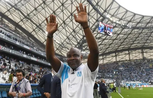 Basile Boli - cựu danh thủ Olympique Marseille đã ghi bàn thắng tại chung kết Champions League năm 1993. Ảnh: AFP 2ca1474d8bada8c7ef57d6b3ed95b4cd-4454.jpg