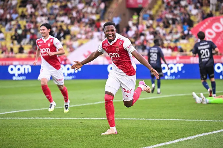 Ansu Fati ăn mừng sau khi ghi cú đúp vào lưới Metz giúp Monaco thắng 5-2 ở vòng 5 Ligue 1 2025/26. Ảnh: Getty Images