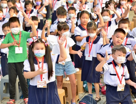 HCMC: More than 1 million pupils eagerly welcome first day of school ảnh 3 HCMC: More than 1 million pupils eagerly welcome first day of school ảnh 3