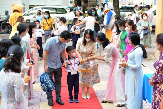 HCMC: More than 1 million pupils eagerly welcome first day of school ảnh 2 HCMC: More than 1 million pupils eagerly welcome first day of school ảnh 2