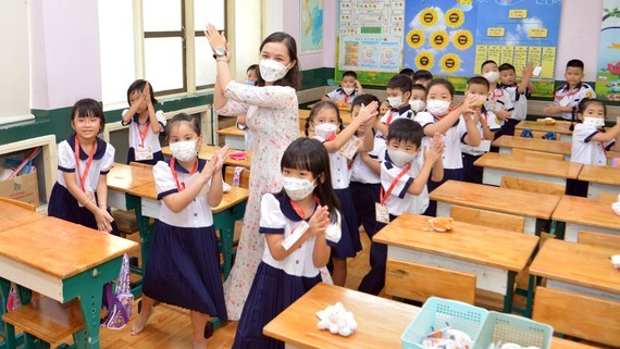 HCMC: More than 1 million pupils eagerly welcome first day of school ảnh 1 HCMC: More than 1 million pupils eagerly welcome first day of school ảnh 1