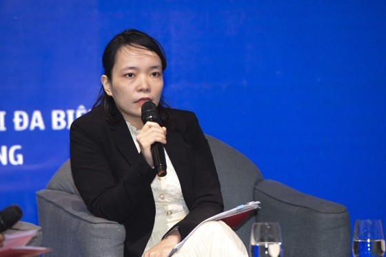 Ms. Phan Thi Ngoc Minh, from the Import-Export Department under the MoIT, speaks at the dialogue. (Photo: SGGP)
