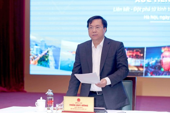 Deputy Minister of Planning and Investment Tran Huy Dong addresses the press conference (Photo: SGGP) Deputy Minister of Planning and Investment Tran Huy Dong addresses the press conference (Photo: SGGP)