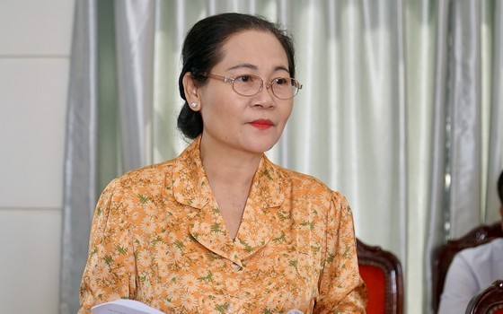 Mrs. Nguyen Thi Le, Chairwoman of the People's Council of HCMC, speaks at the meeting. (Photo: SGGP) Mrs. Nguyen Thi Le, Chairwoman of the People's Council of HCMC, speaks at the meeting. (Photo: SGGP)