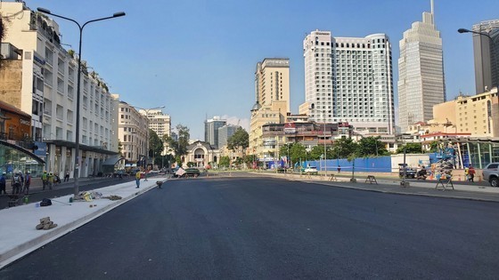 A street sunshade system needs to be installed to shield from the sun and rain, as well as to create a convenient pedestrian space for commercial and tourist activities along Le Loi Street. (Photo: SGGP) A street sunshade system needs to be installed to shield from the sun and rain, as well as to create a convenient pedestrian space for commercial and tourist activities along Le Loi Street. (Photo: SGGP)