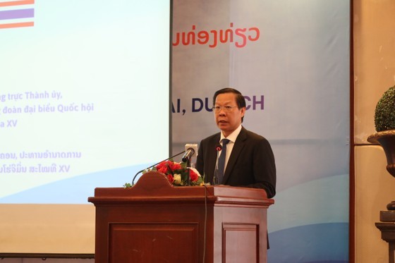 Mr. Phan Van Mai speaks at the forum. (Photo: SGGP)
