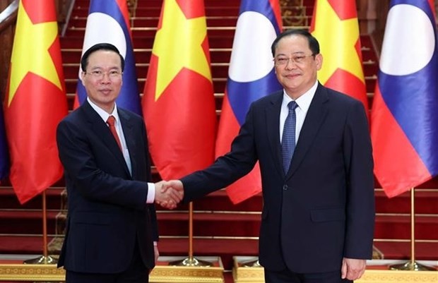 President Vo Van Thuong (L) and Lao Prime Minister Sonexay Siphandone (Photo: VNA) President Vo Van Thuong (L) and Lao Prime Minister Sonexay Siphandone (Photo: VNA)