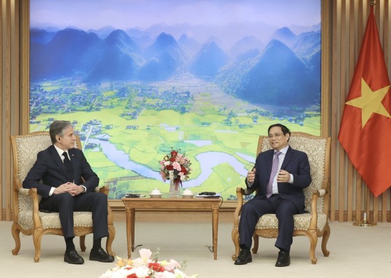Prime Minister Pham Minh Chinh hosts US Secretary of State Antony Blinken on the morning of April 15. (Photo: SGGP)