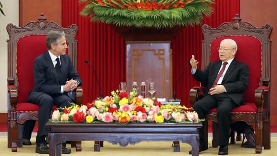 Mr. Nguyen Phu Trong, General Secretary of the Communist Party of Vietnam, receives US Secretary of State Antony Blinken on April 15. (Photo: SGGP) Mr. Nguyen Phu Trong, General Secretary of the Communist Party of Vietnam, receives US Secretary of State Antony Blinken on April 15. (Photo: SGGP)