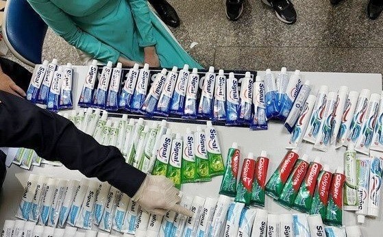 Drugs are hidden inside tootpaste tubes transported from France to Vietnam.