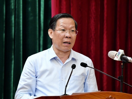 Chairman of the HCMC People's Committee Phan Van Mai speaks at the meeting. Chairman of the HCMC People's Committee Phan Van Mai speaks at the meeting.