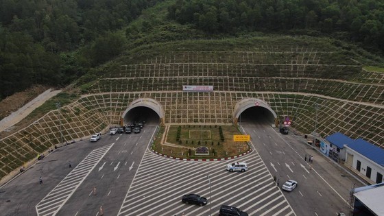Thung Thi Tunnel. (Photo: SGGP) Thung Thi Tunnel. (Photo: SGGP)