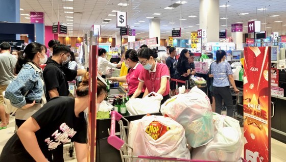 A large number of customers goes shopping during the holiday.