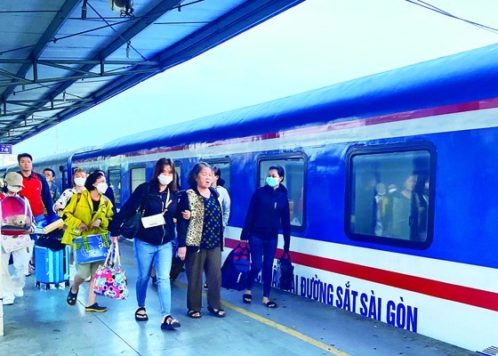 People go to HCMC by train. People go to HCMC by train.