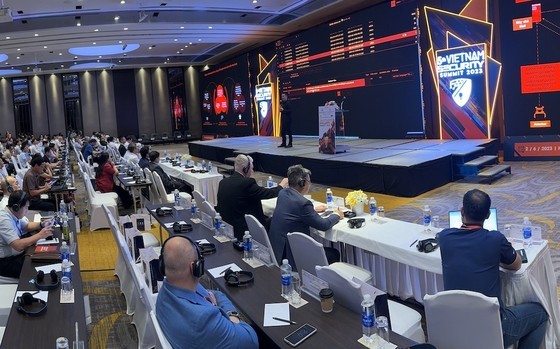 Demonstrations of cybersecurity technologies at the event.